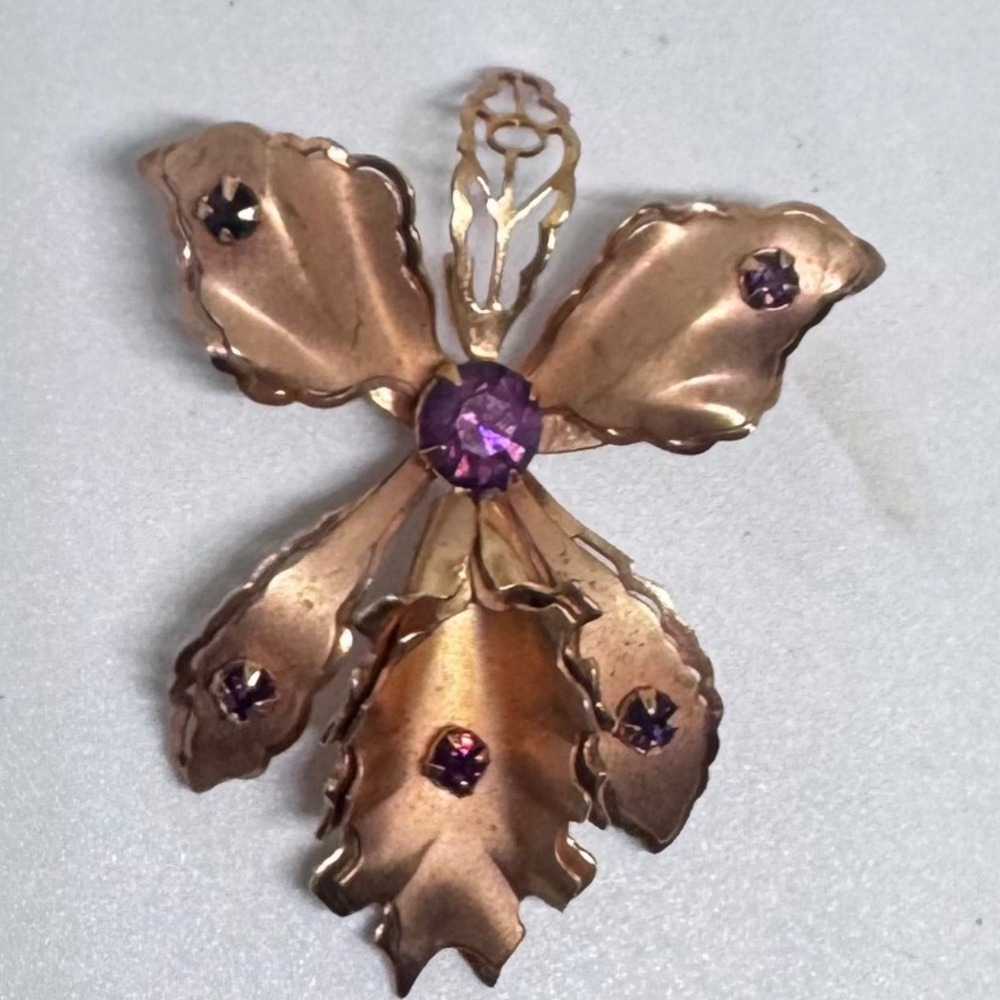 Vintage  Flower Brooch Purple Rhinestone Rose Gold Tone Floral 
Pin‎ preloved
